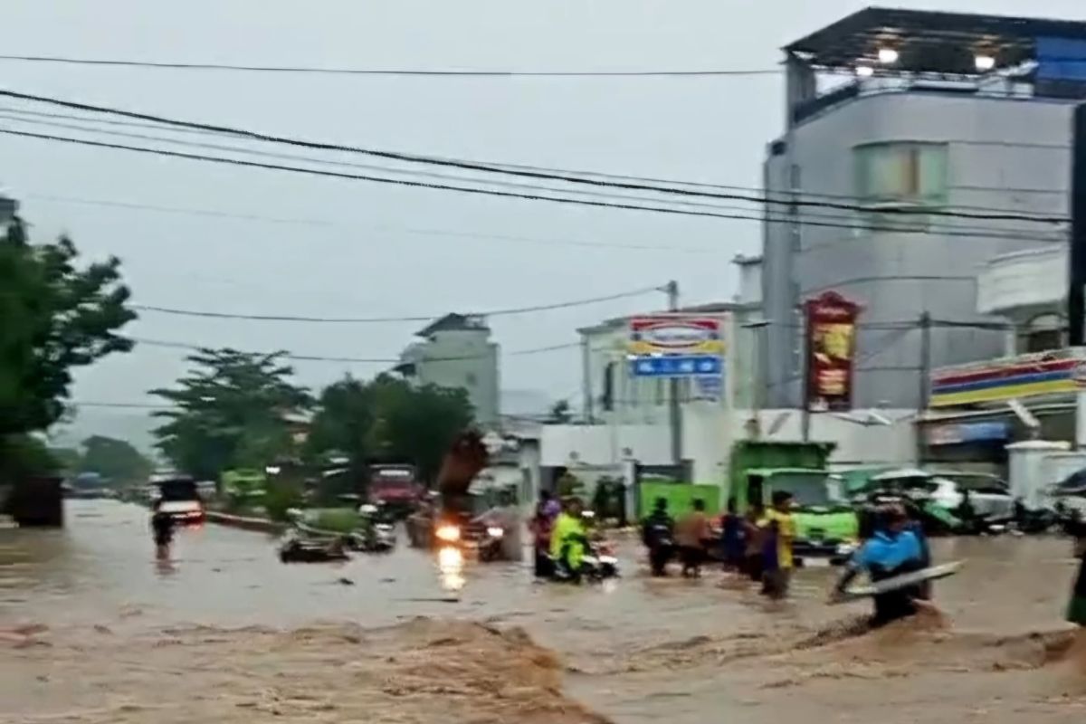 BPBD Lampung catat 11.223 orang terdampak banjir di Bandarlampung