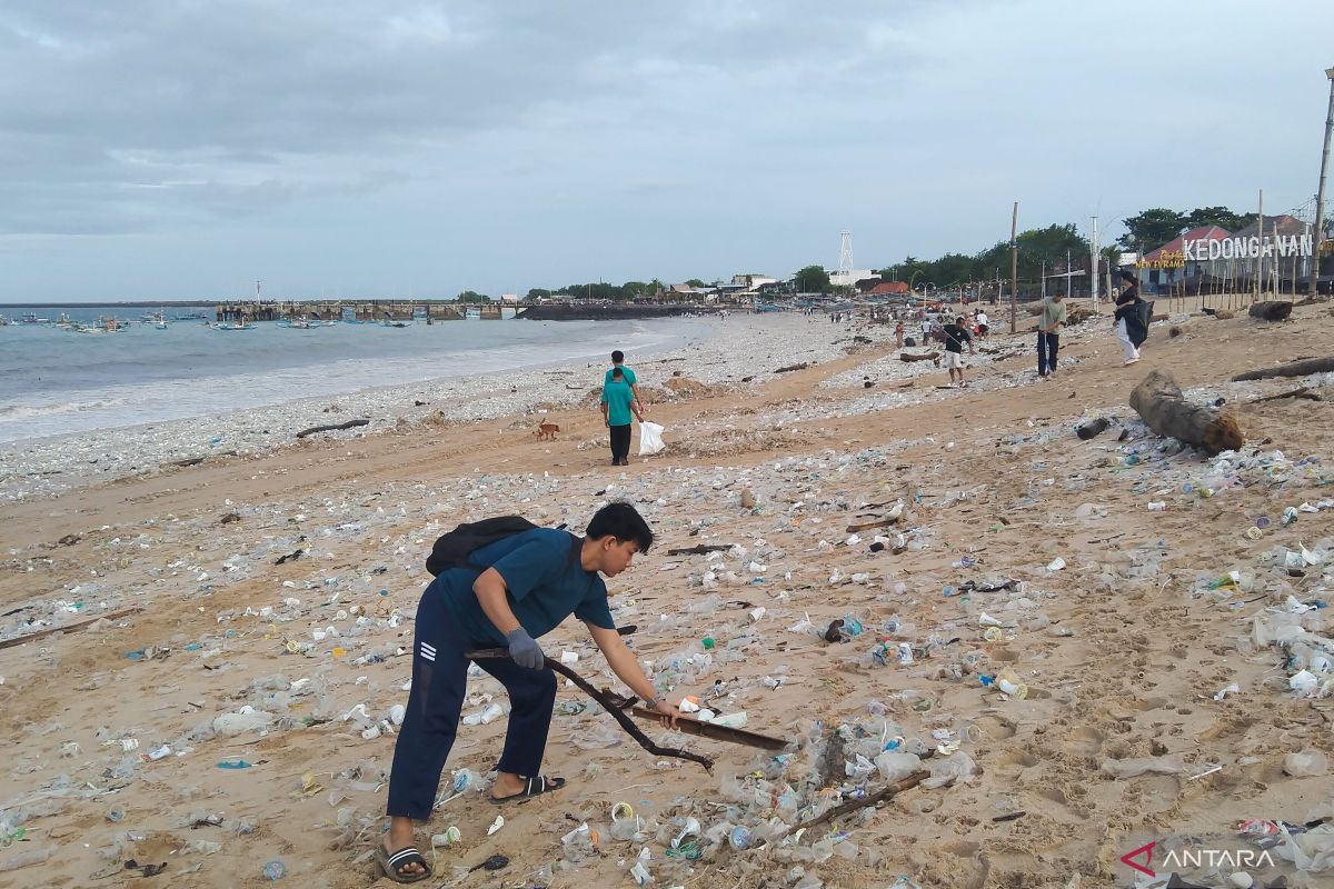 Menteri LH: Pemerintah tangani sampah plastik di enam sungai Jawa-Bali