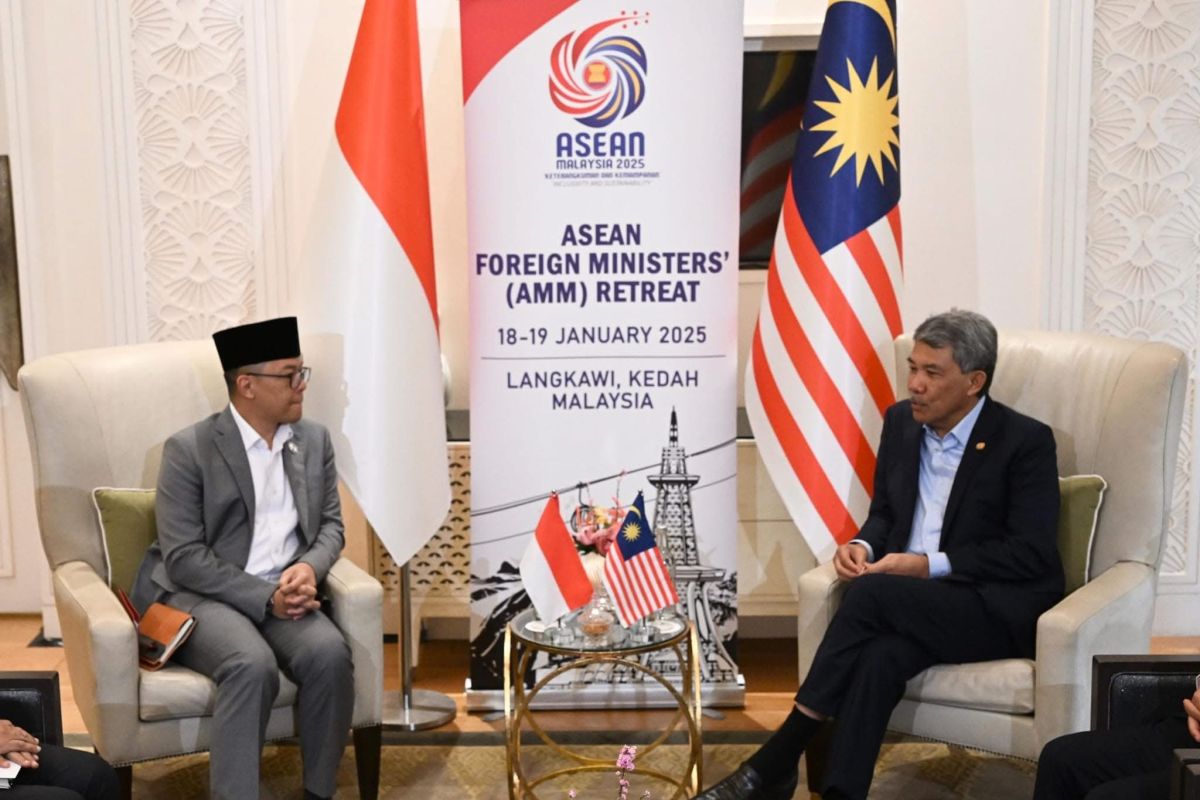 Menlu RI, Malaysia tegaskan komitmen perkuat hubungan bilateral