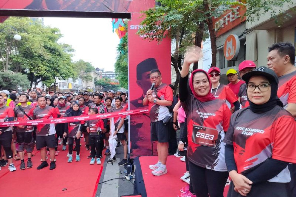 Hasto ikuti Soekarno Run di Kota Surabaya