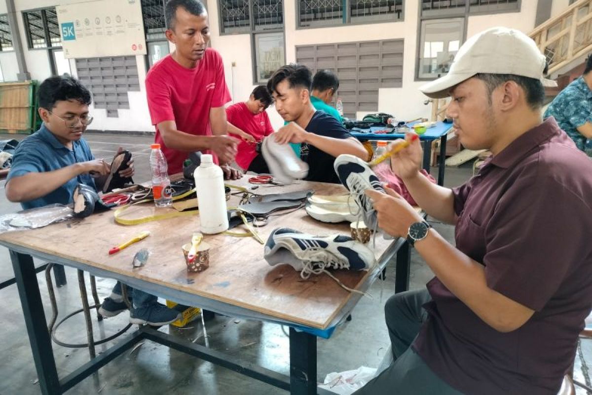 BPIPI Kemenperin berikan pelatihan reparasi sepatu