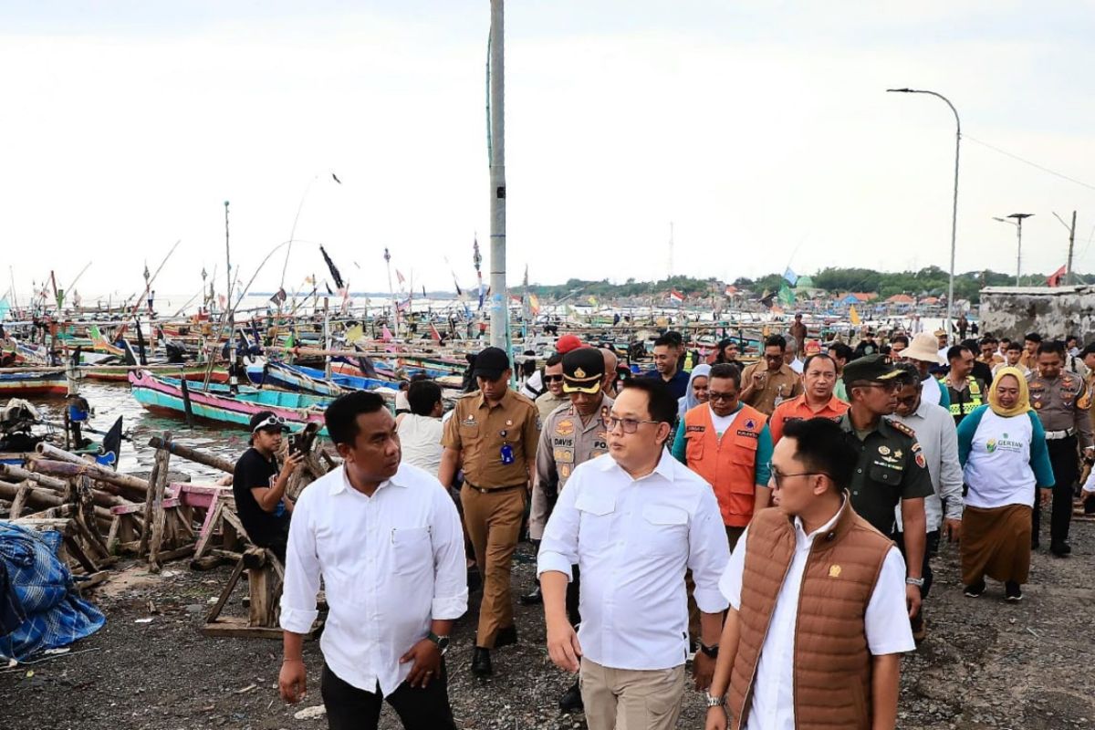 Pj Gubernur Jatim tinjau daerah terdampak puting beliung di Pasuruan