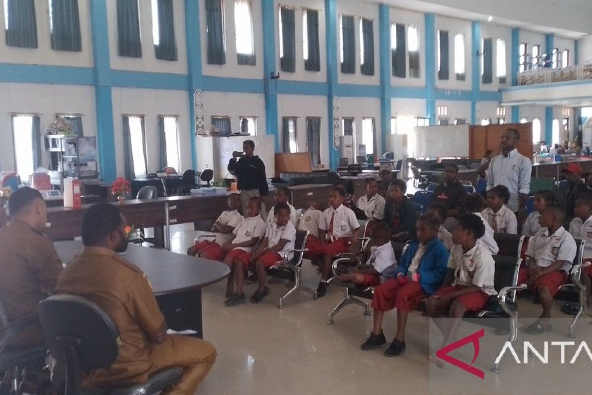 Disdik Jayawijaya evaluasi kinerja kepsek SD Elabukama-SMKN 1 Wamena