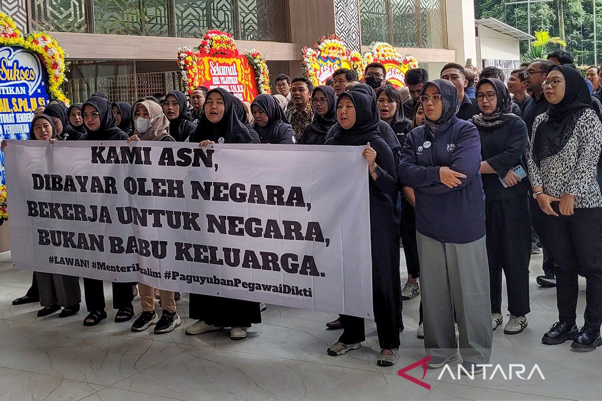 Mendiktisaintek bantah lakukan pemecatan, sebut mutasi dan rotasi