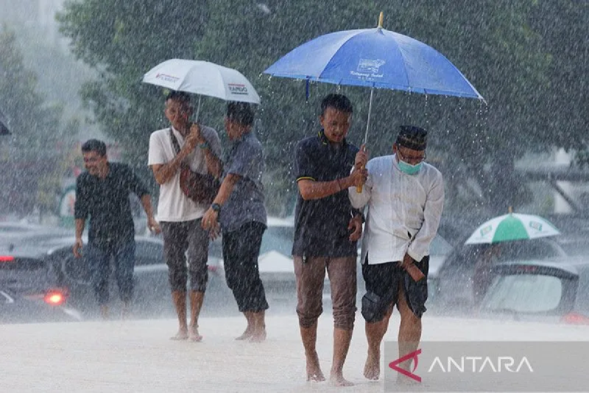 BMKG prakirakan hujan guyur mayoritas wilayah Indonesia pada Rabu