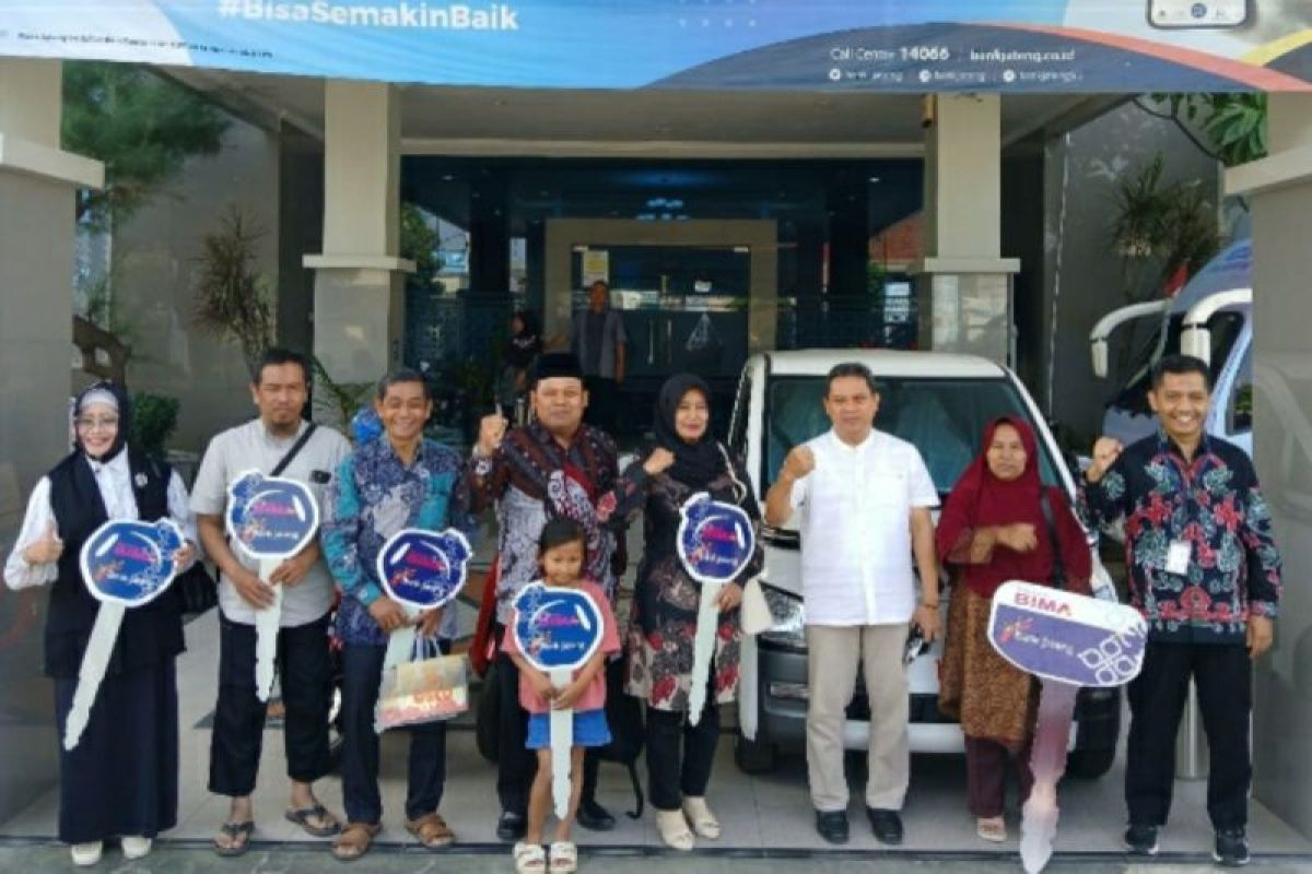 Bank Jateng Slawi serahkan hadiah mobil dan 5 sepeda motor