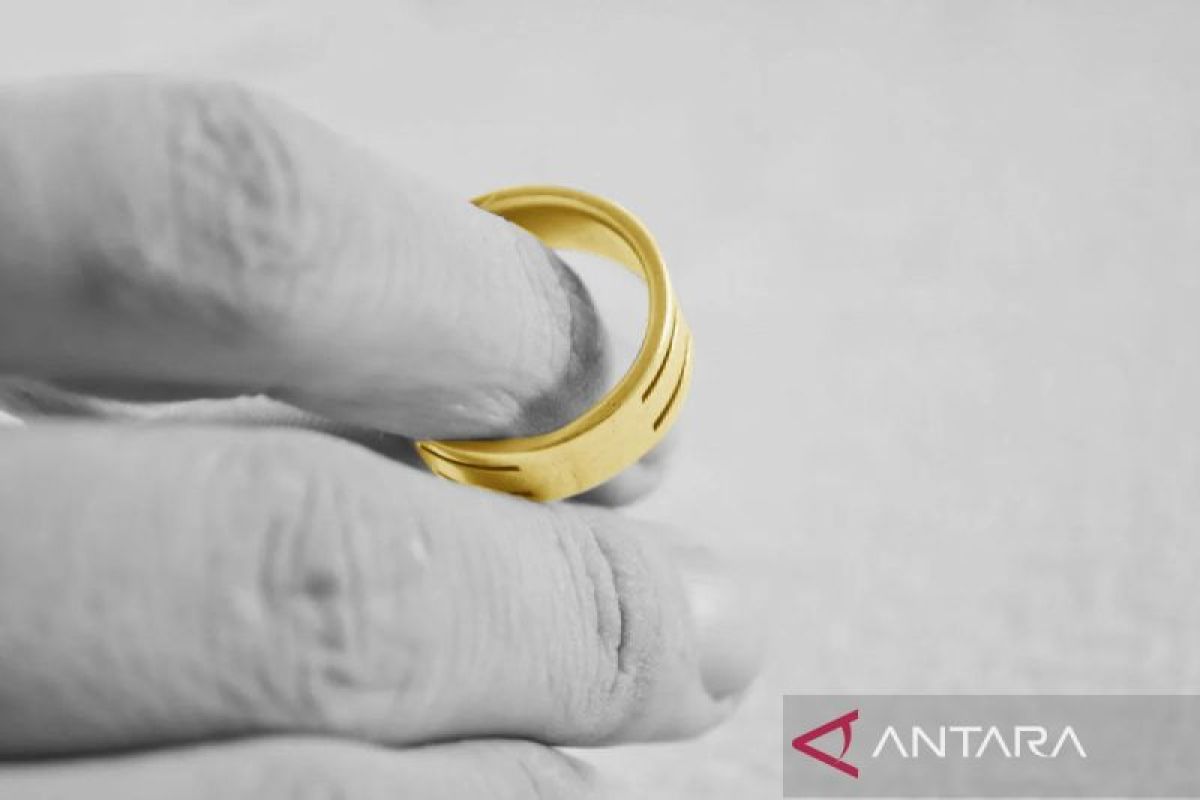 Jangan sampai tertukar, ini perbedaan cincin tunangan dan cincin nikah