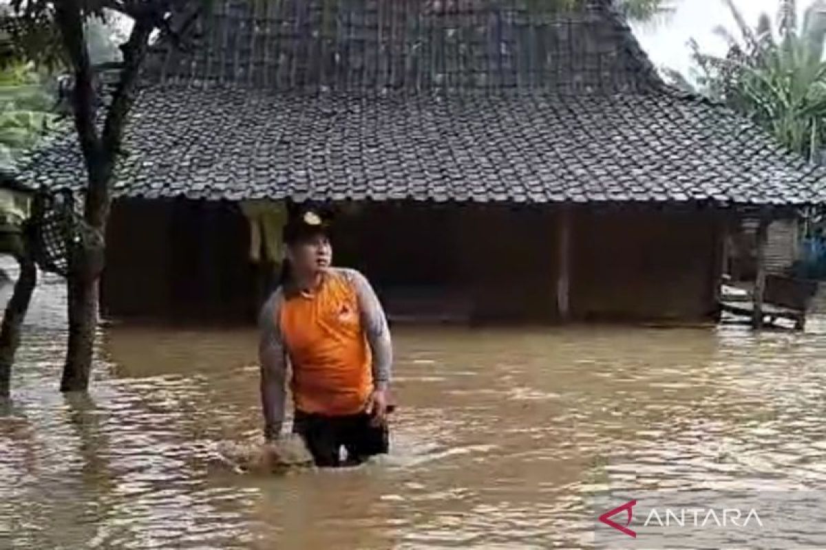 Warga dua desa di Grobogan mengungsi akibat tanggul Sungai Tuntang jebol