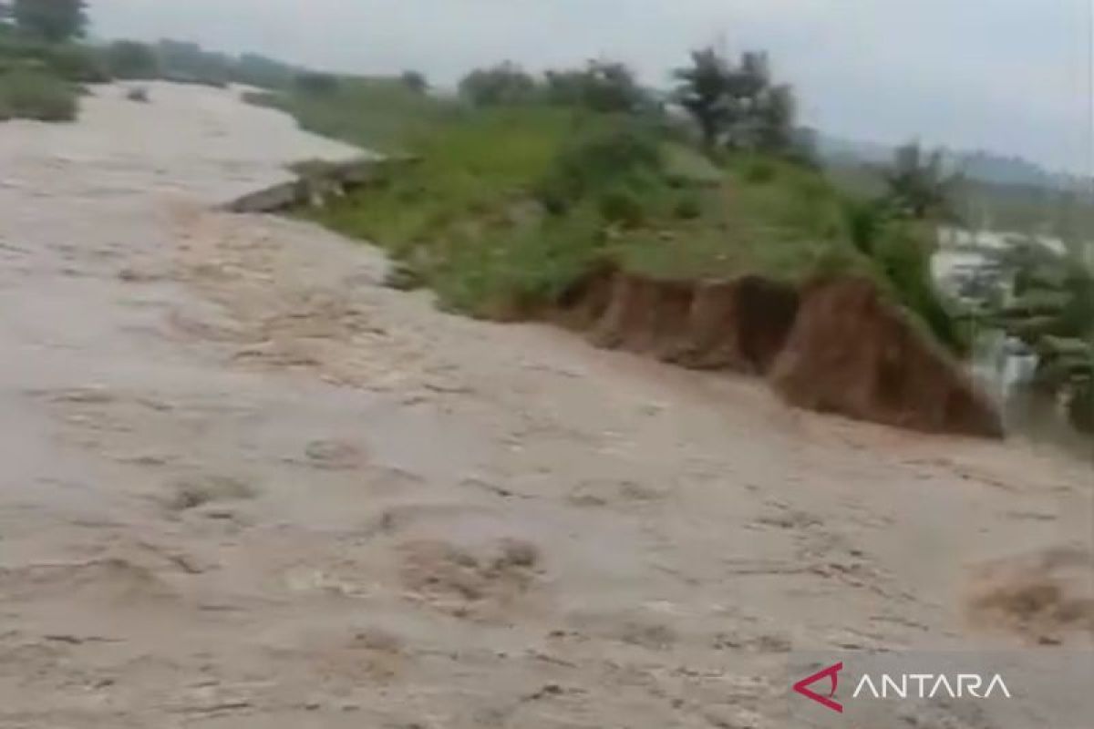 Tanggul Sungai Cabean jebol, tiga desa di Demak dilanda banjir