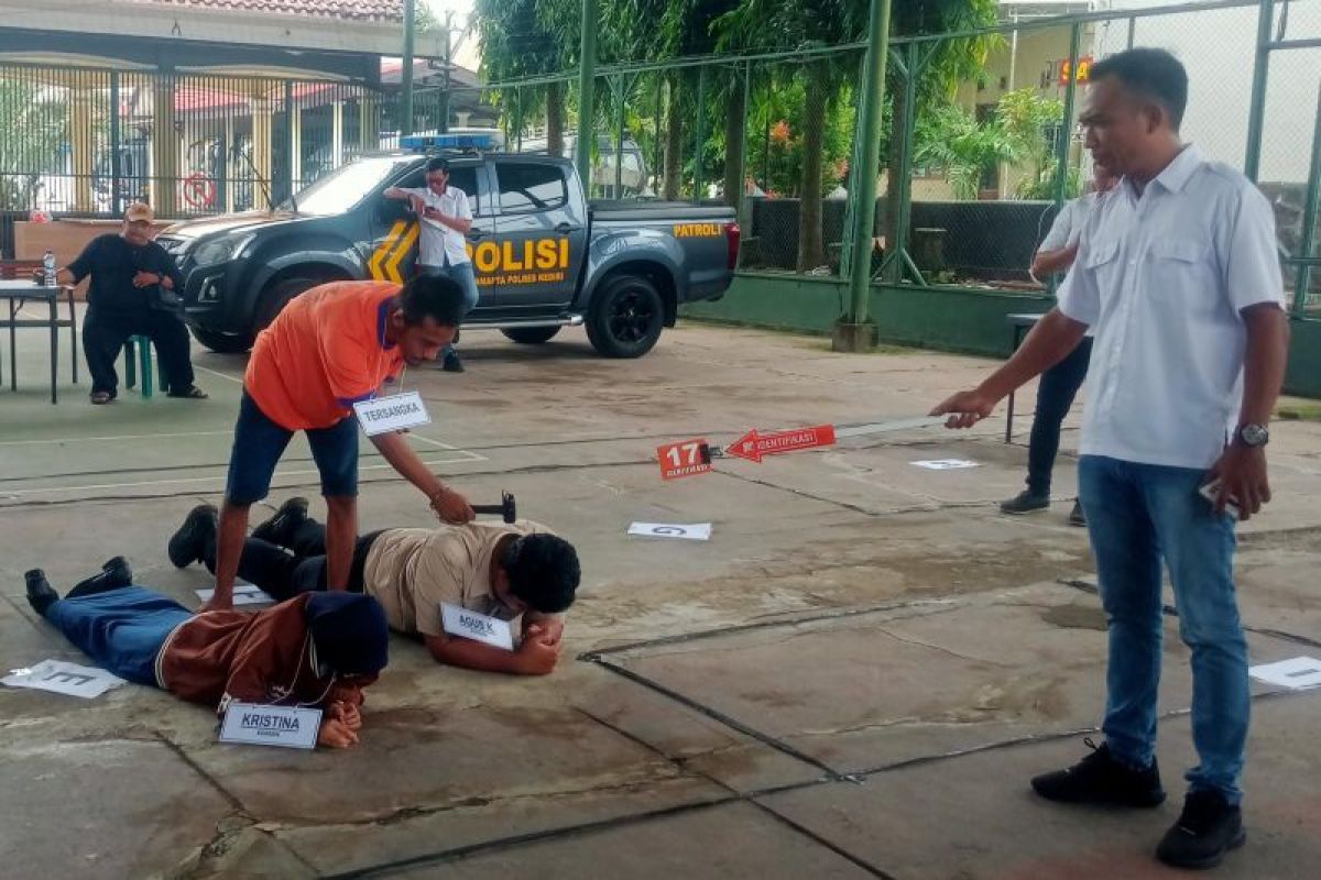 Polres Kediri gelar rekonstruksi kasus pembunuhan satu keluarga