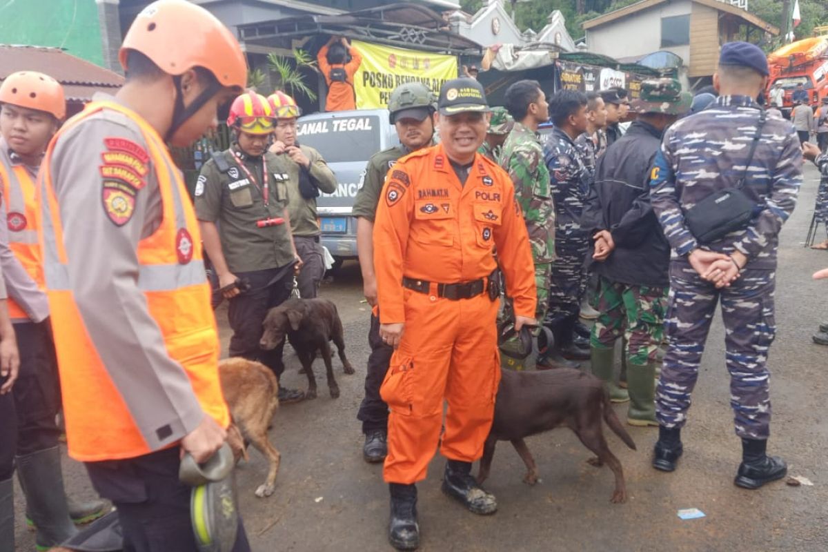 Pemkot Semarang kirim personel bantu evakuasi longsor Pekalongan