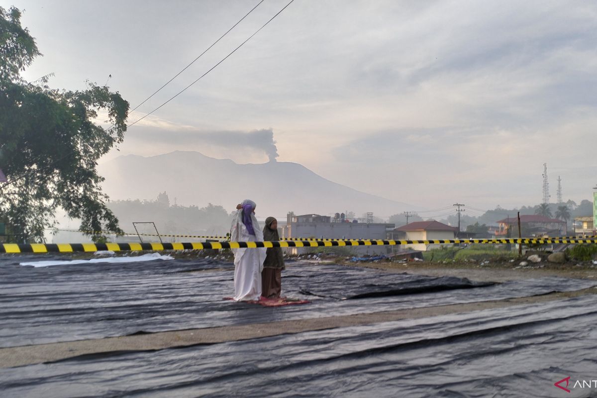 PGA: Erupsi Gunung Marapi diiringi hujan abu vulkanik