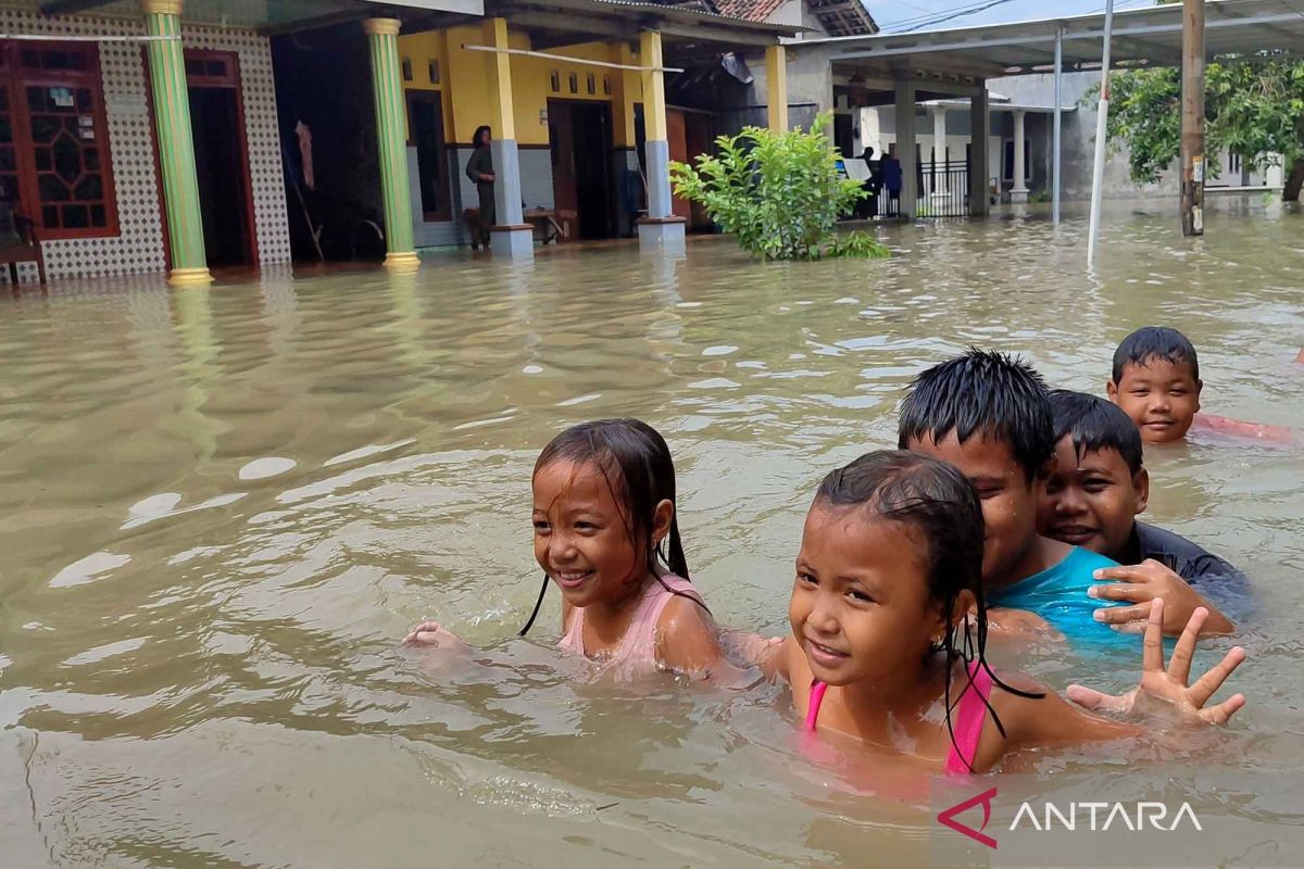 Ratusan rumah warga terendam banjir di Jombang