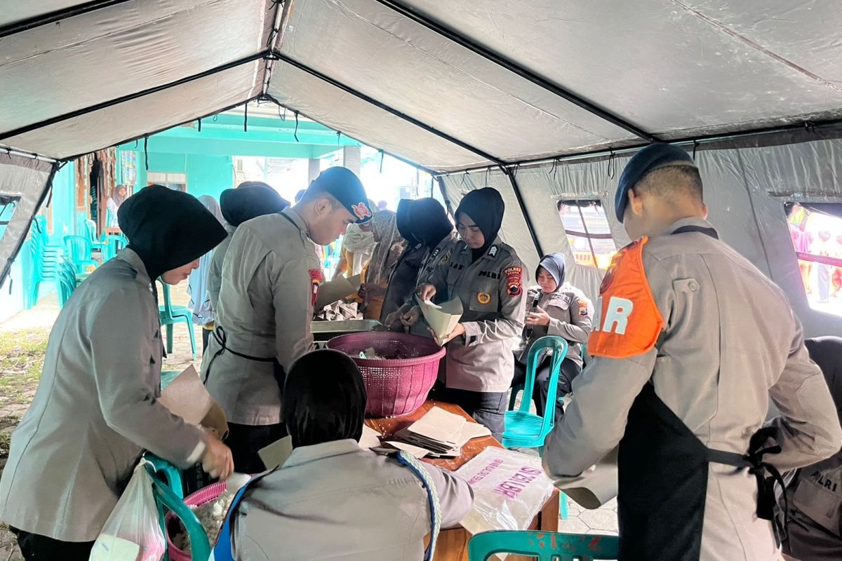 Brimob Polri gerak cepat bantu evakuasi korban banjir-longsor Jateng