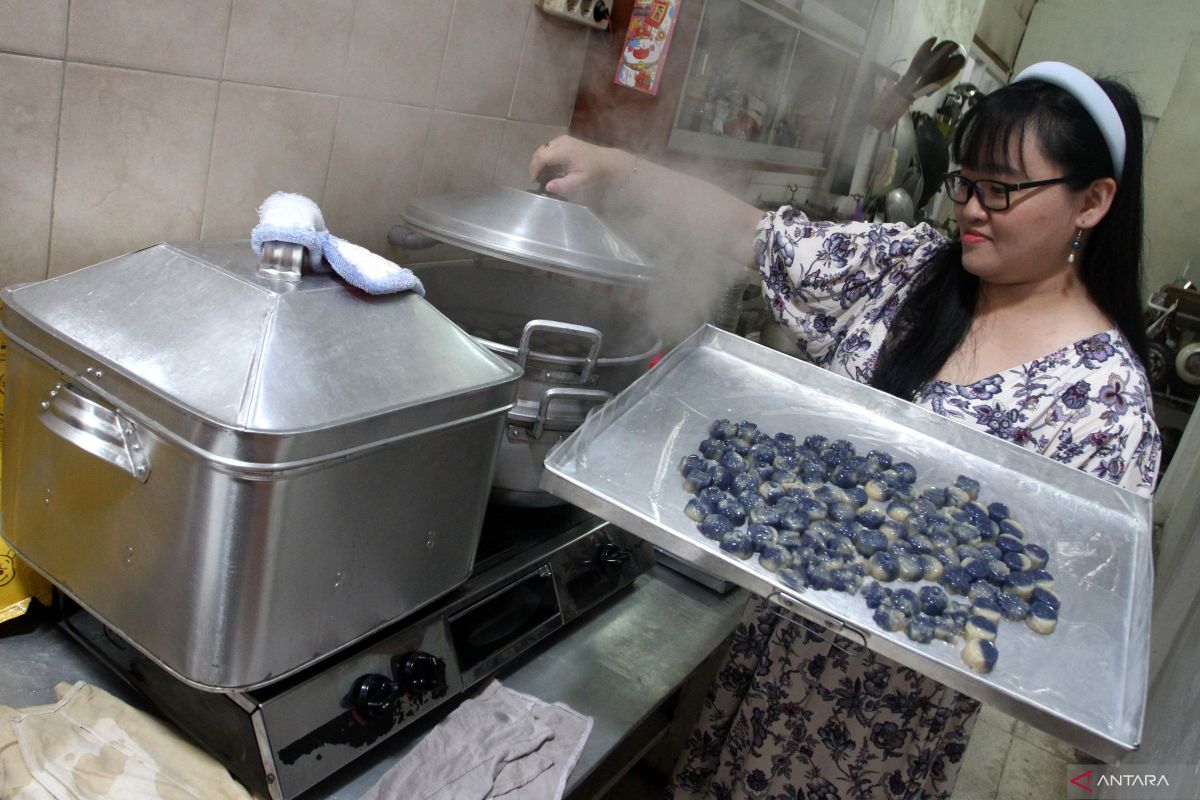 Produsen kue keranjang alami peningkatan pesanan jelang Imlek