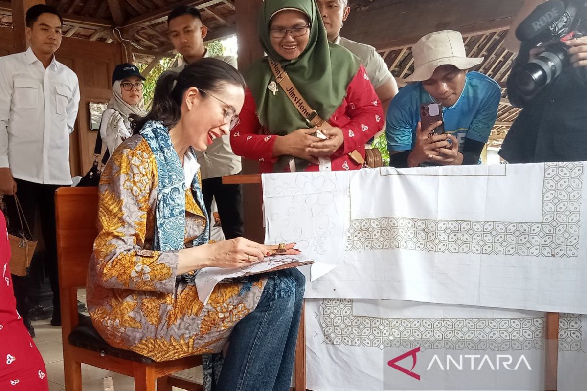 Menteri Pariwisata ajak generasi muda ikut lestarikan batik