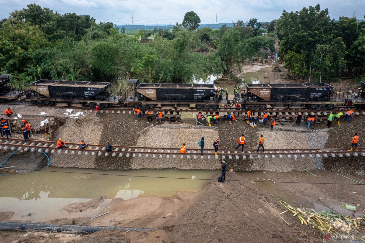 KAI: 1.200 penumpang batalkan perjalanan akibat banjir Grobogan