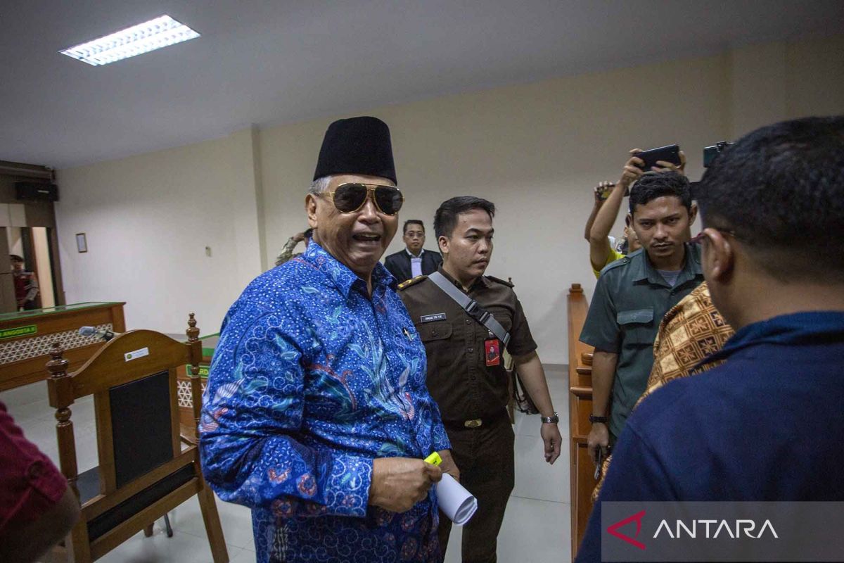 Pimpinan Pondok Pesantren Al-Zaytun Panji Gumilang jalani sidang perdana kasus TPPU