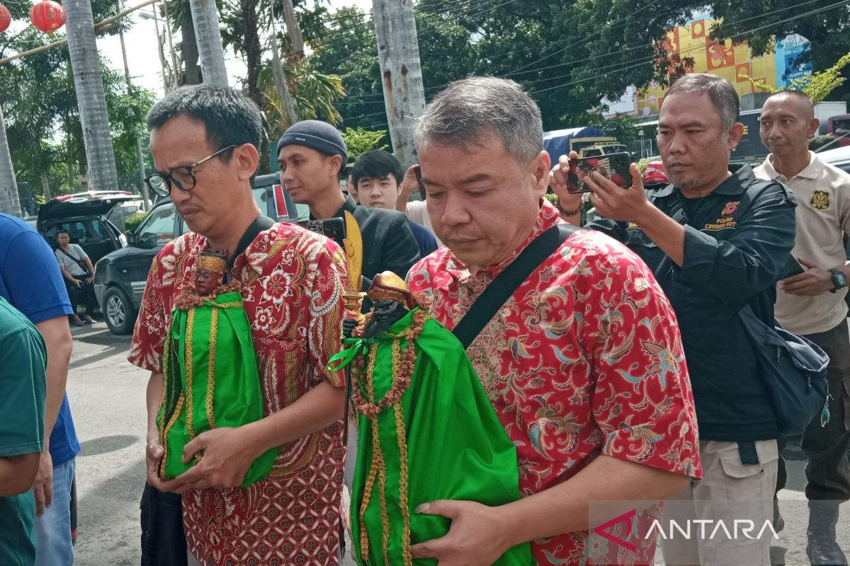 Polres Cirebon Kota kembalikan 2 rupang berusia 200 tahun usai dicuri