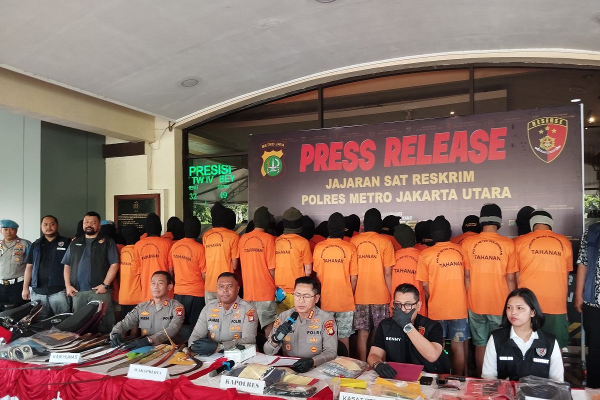 Polisi tangkap 13 tersangka kasus pencurian sepeda motor di Jakut