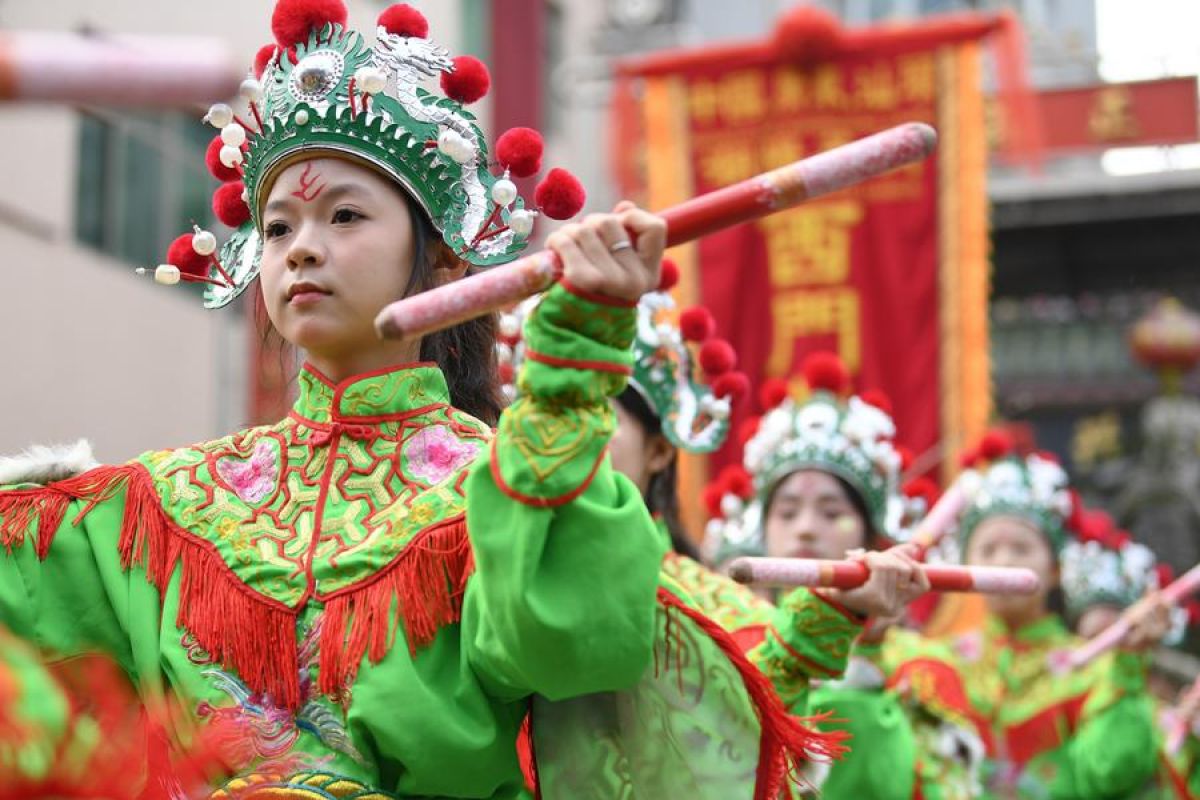 Warga Guangdong di China rayakan Festival Xiaonian dengan Tari Yingge