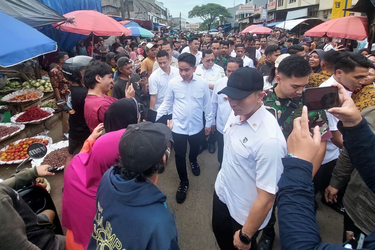 Wapres tekankan peran pasar tradisional kuatkan ekonomi kerakyatan