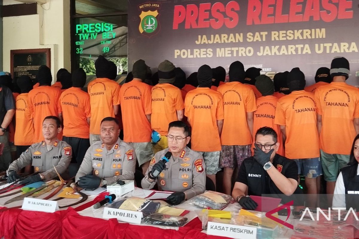 Polisi tangkap 16 pencuri dan begal di Jakut