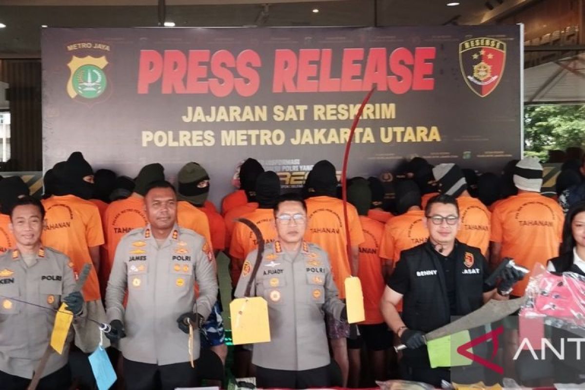 Marak aksi tawuran, polisi kejar penjual senjata tajam