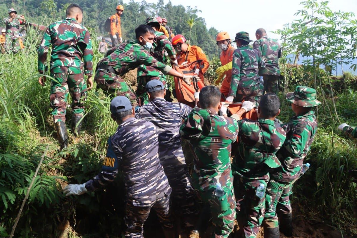 Korban meninggal  tanah longsor Pekalongan bertambah jadi 24 orang