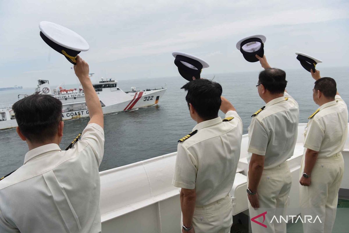 Badan Keamanan Laut bersama penjaga pantai Jepang latihan patroli pengejaran kapal