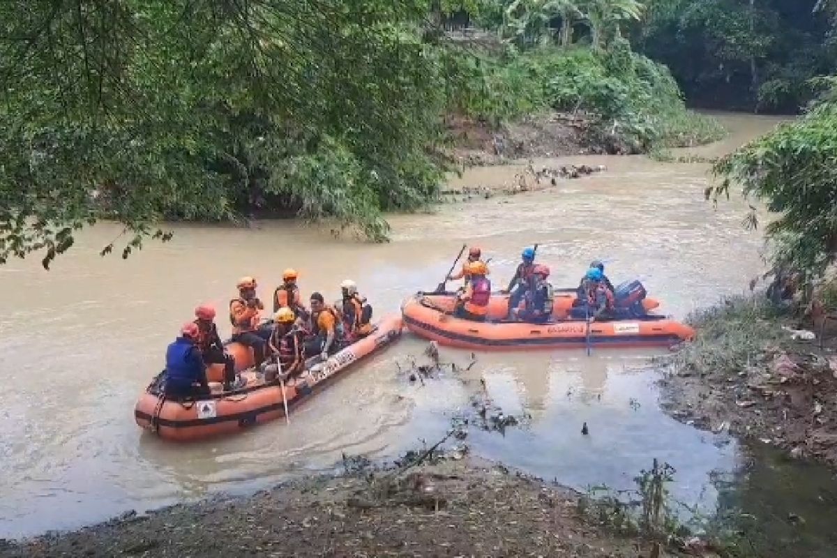 Tim SAR temukan bocah yang terseret arus Sungai Cibanten