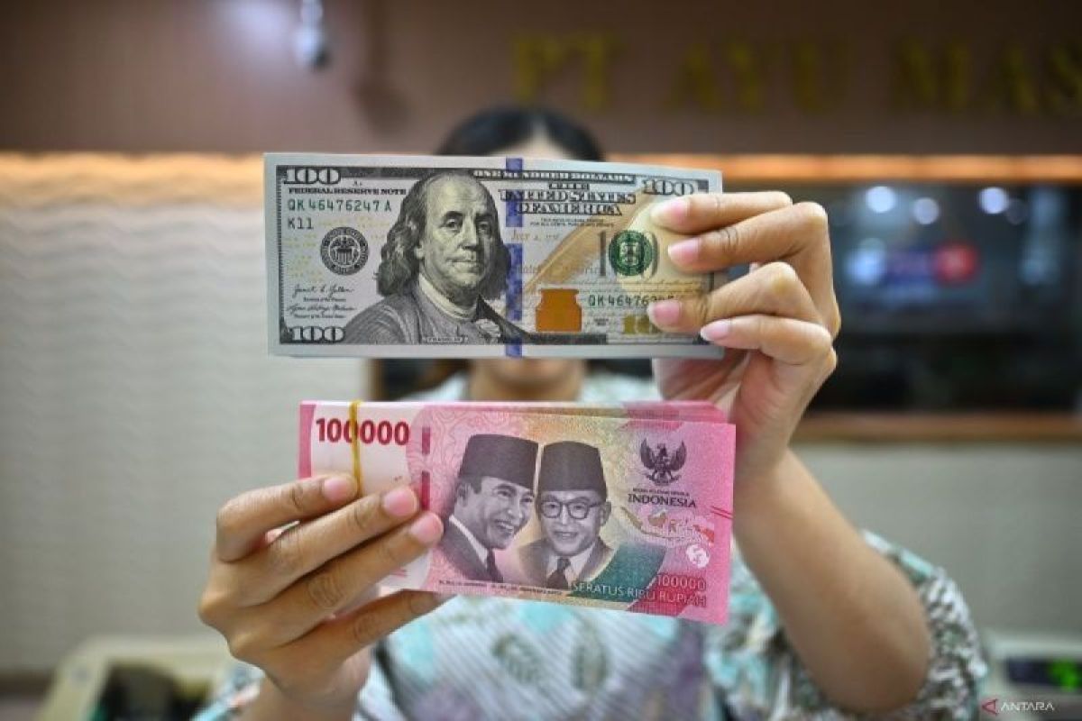 Rupiah menguat 112 poin jadi Rp16.172 per dolar AS