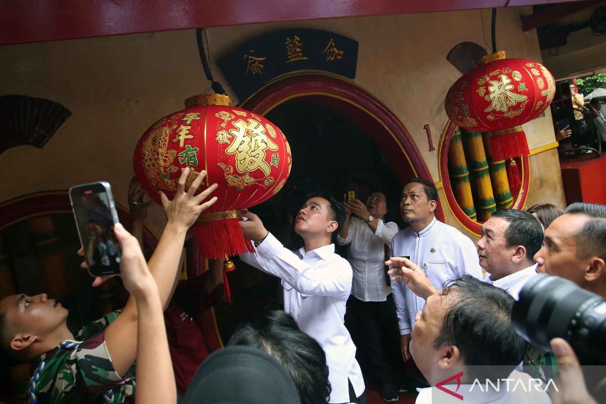 Wapres Gibran tinjau kesiapan Kelenteng Boen Tek Bio Tangerang dalam menyambut Tahun Baru Imlek