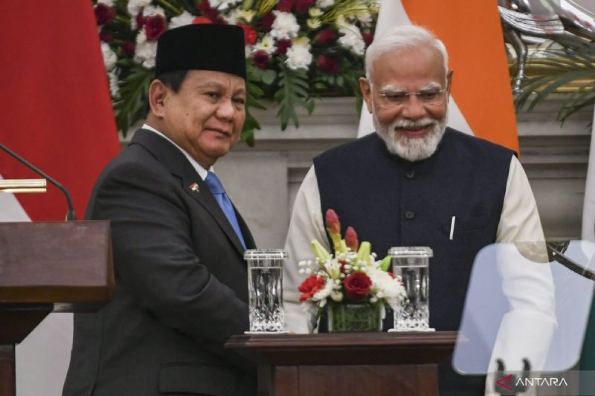 Momen hangat Prabowo dan PM Modi saling peluk hingga panggil 