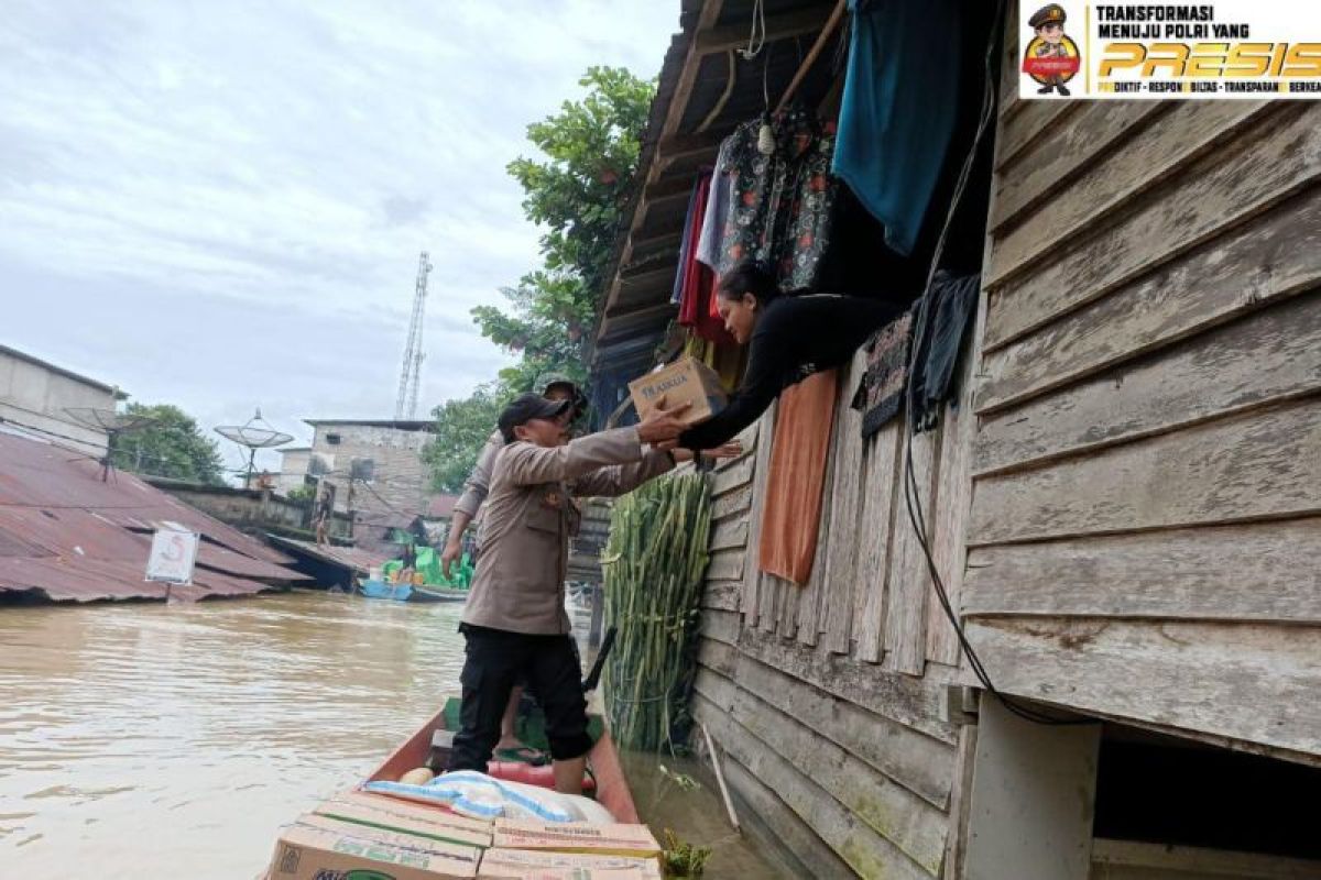 5.216 jiwa warga terdampak banjir di Bengkayang mulai terima bantuan