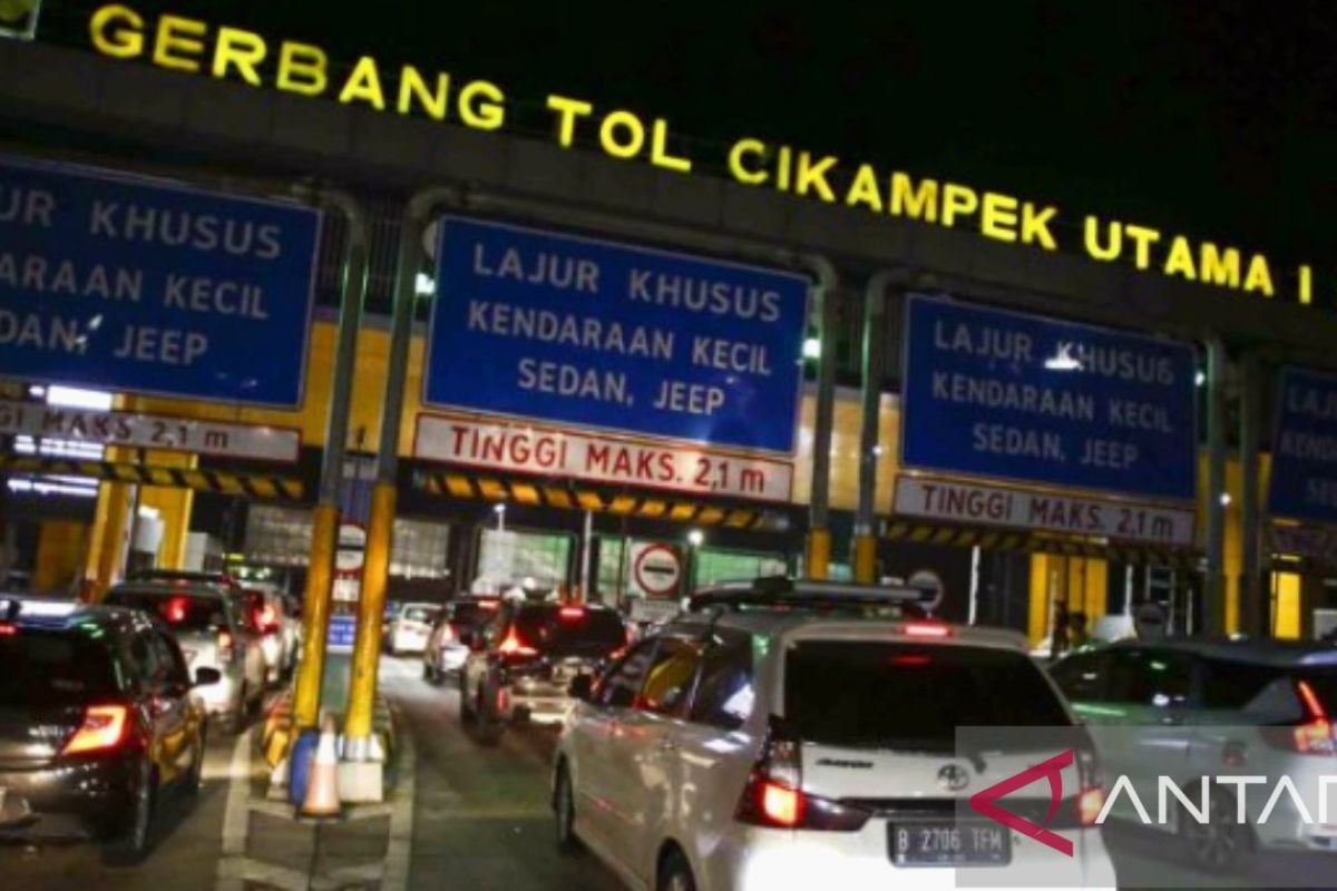 Contraflow Tol Jakarta-Cikampek dihentikan setelah kepadatan terurai