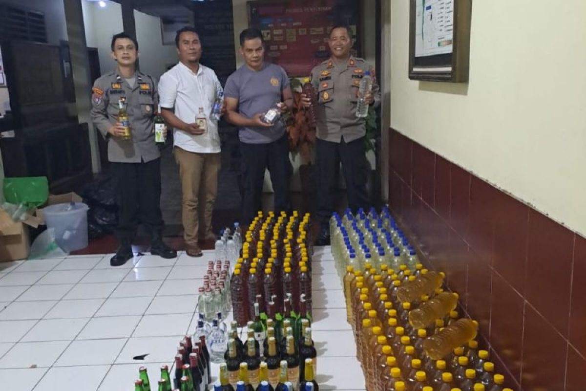 Polresta Magelang sita ratusan botol minuman beralkohol