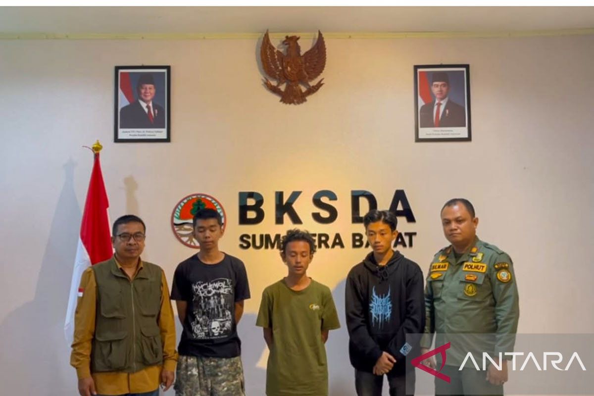 BKSDA sanksi tiga pendaki naiki Gunung Marapi saat berstatus waspada