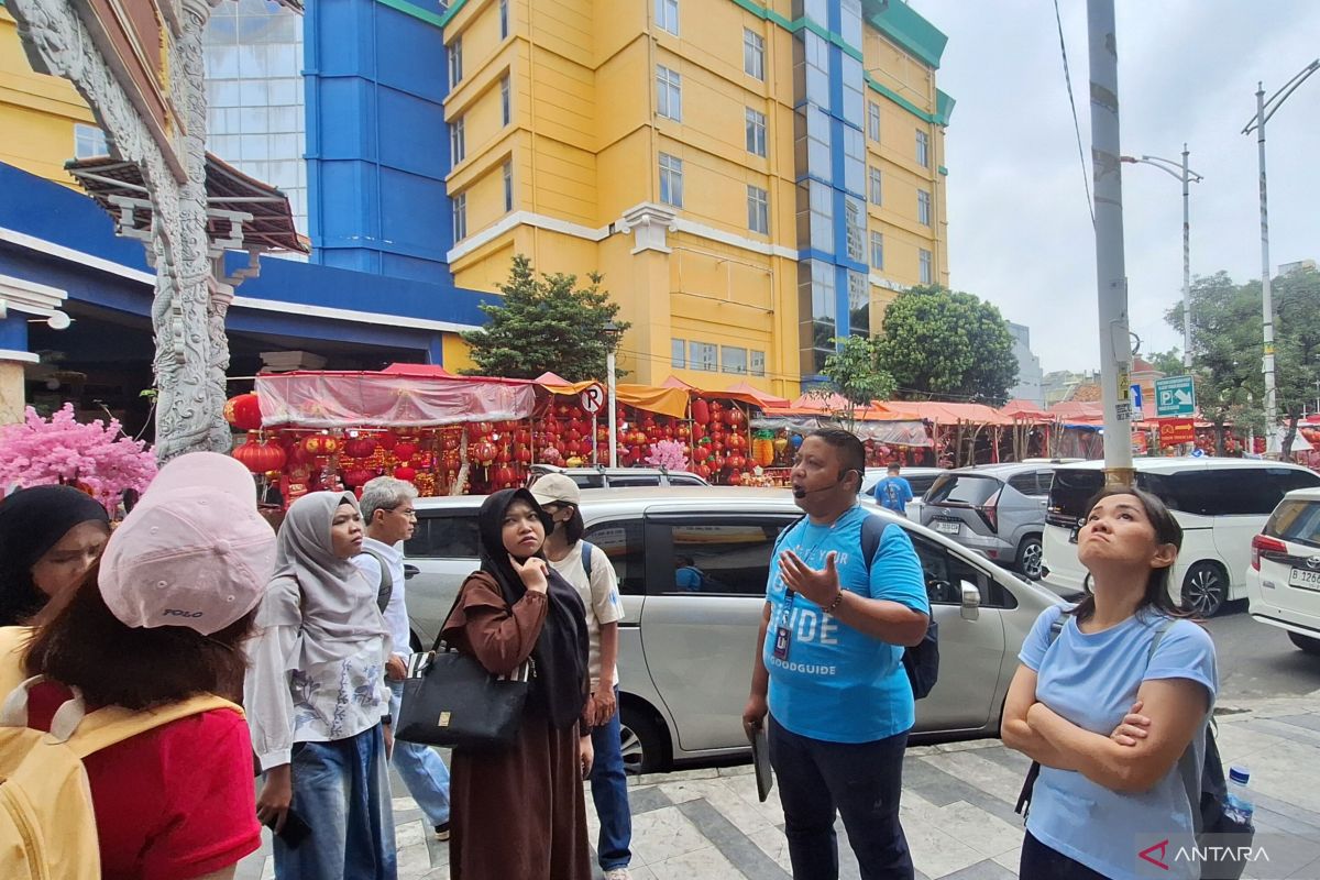 Tur jalan kaki diminati warga untuk belajar sejarah Chinatown Glodok