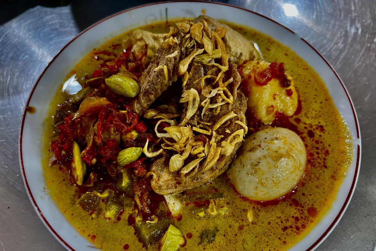 Lontong cap go meh jadi warisan kuliner perajut tradisi