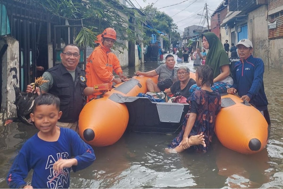 Sudin SDA Jakbar kerahkan pompa untuk atasi banjir