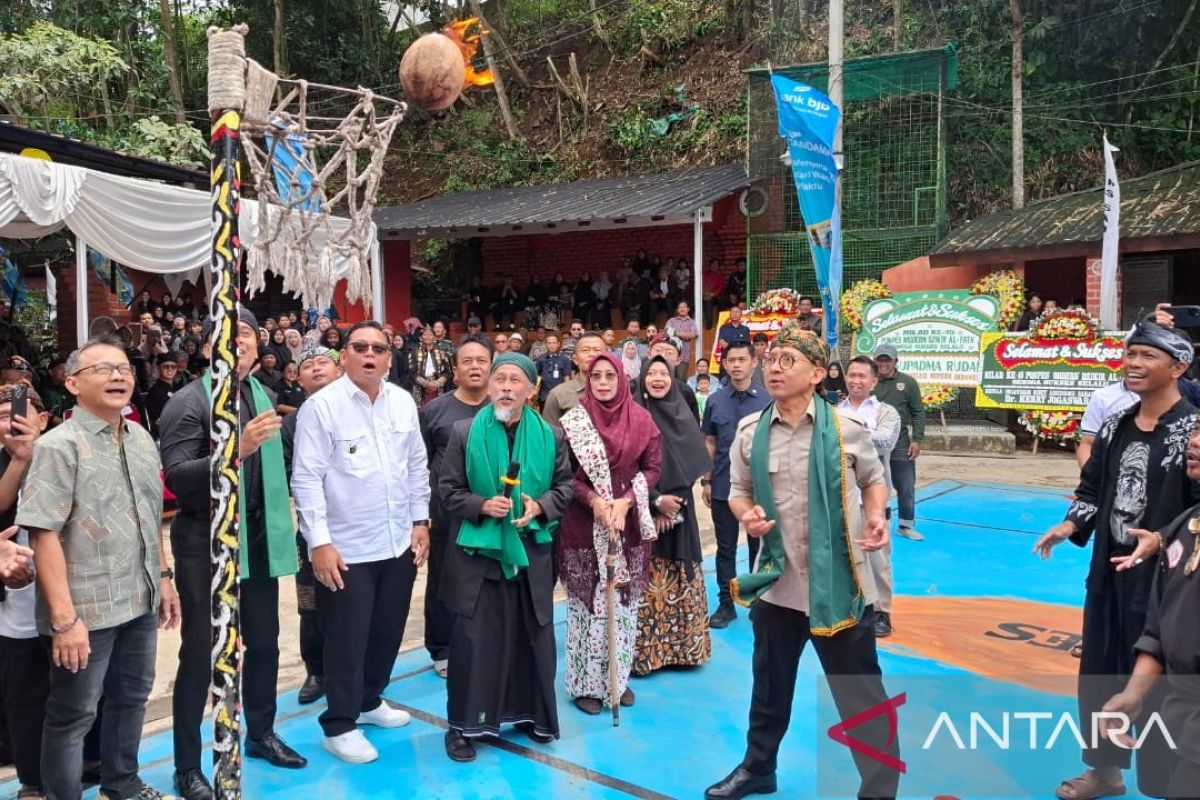 Fadli Zon: Ponpes miliki peran penting dalam menjaga kearifan lokal