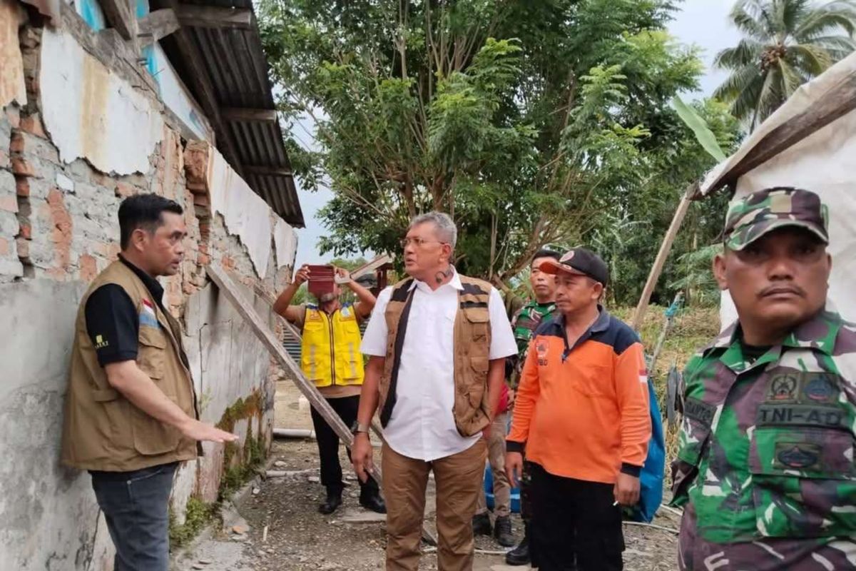 BPBD salurkan selimut dan matras untuk korban gempa di Koltim