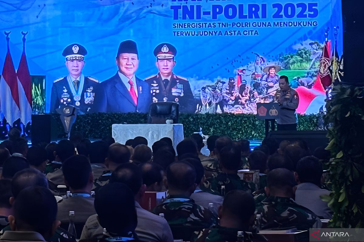 Kapolri laporkan capaian TNI-Polri kepada Presiden Prabowo