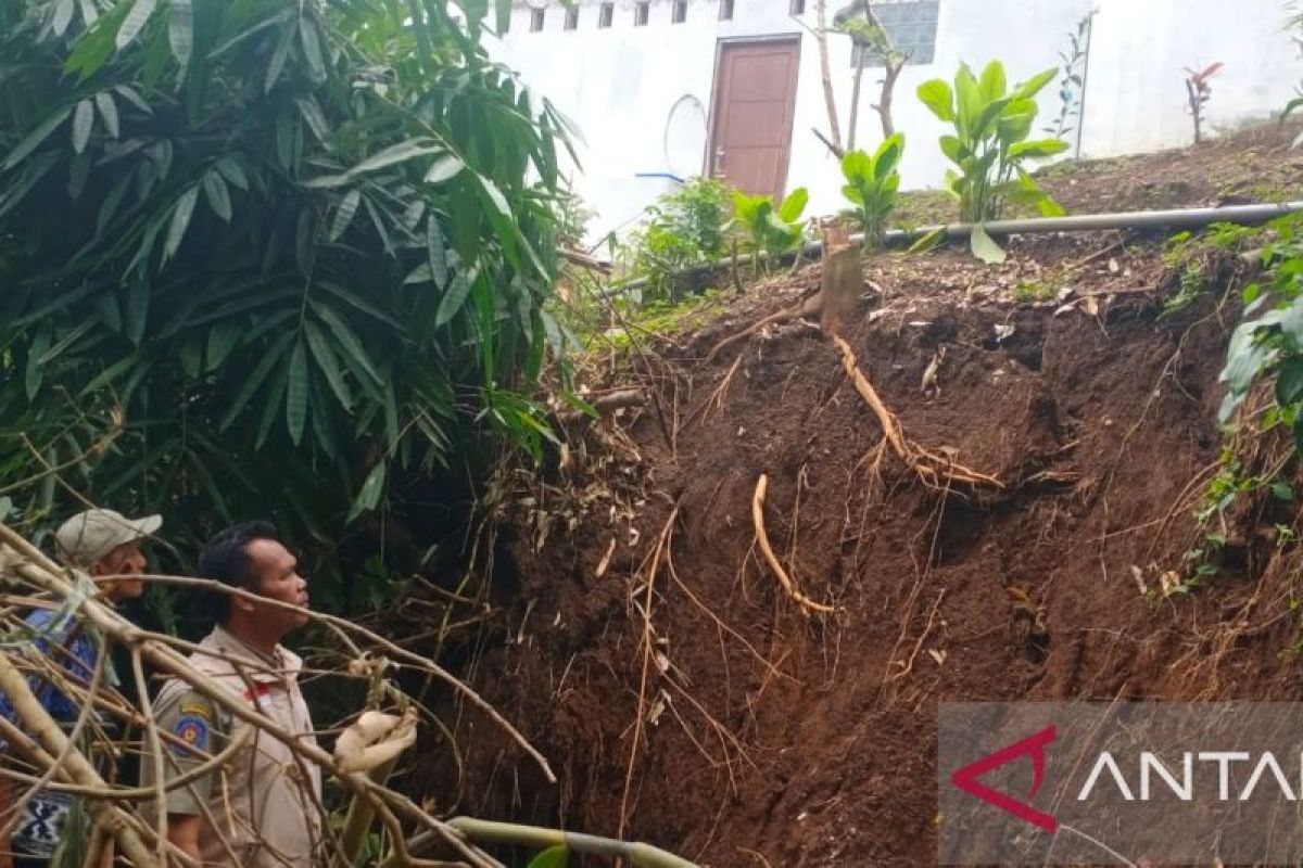 BPBD Jabar: Waspada potensi longsor & pergerakan tanah di 11 kabupaten