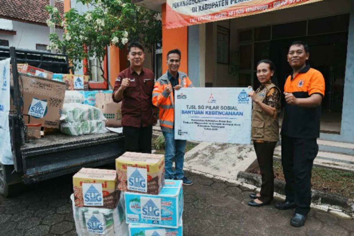 Semen Gresik dan BPBD salurkan bantuan kepada korban bencana alam di Pekalongan