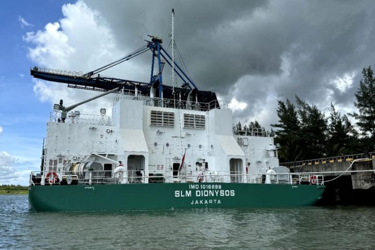 SLM luncurkan kapal Self-Propelled Barge "SLM Dionysos" tunjang pengangkutan batubara