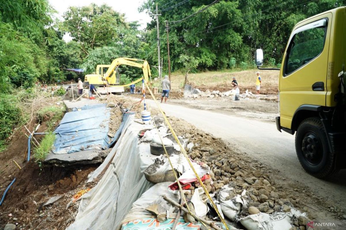 Pembangunan jalan darurat Karangrejo-Sendang Tulungagung dipercepat