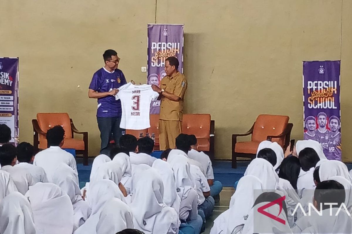 “Persik goes to school” beri edukasi sepak bola ke pelajar