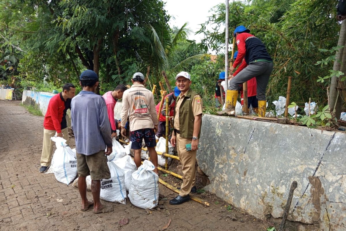 Pemkot Semarang tangani tanggul Sungai Plumbon yang jebol